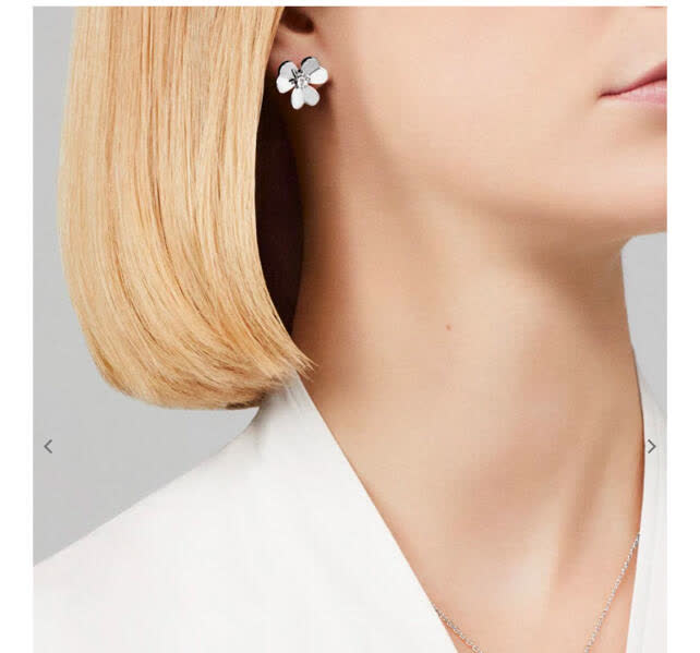 Van Cleef & Arpels Frivole Series Small Flower Earrings
